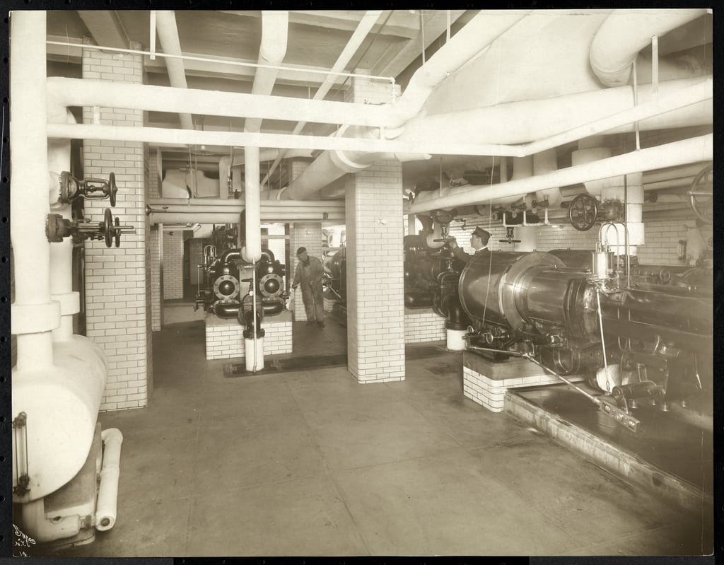 1905年ニューヨーク市橋部門の機器ボイラー室の内部ビュー（銀ゼラチンプリント）